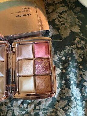 Hourglass Ambient Lighting Face Palette — Pink, Champagne & bronze tones. New